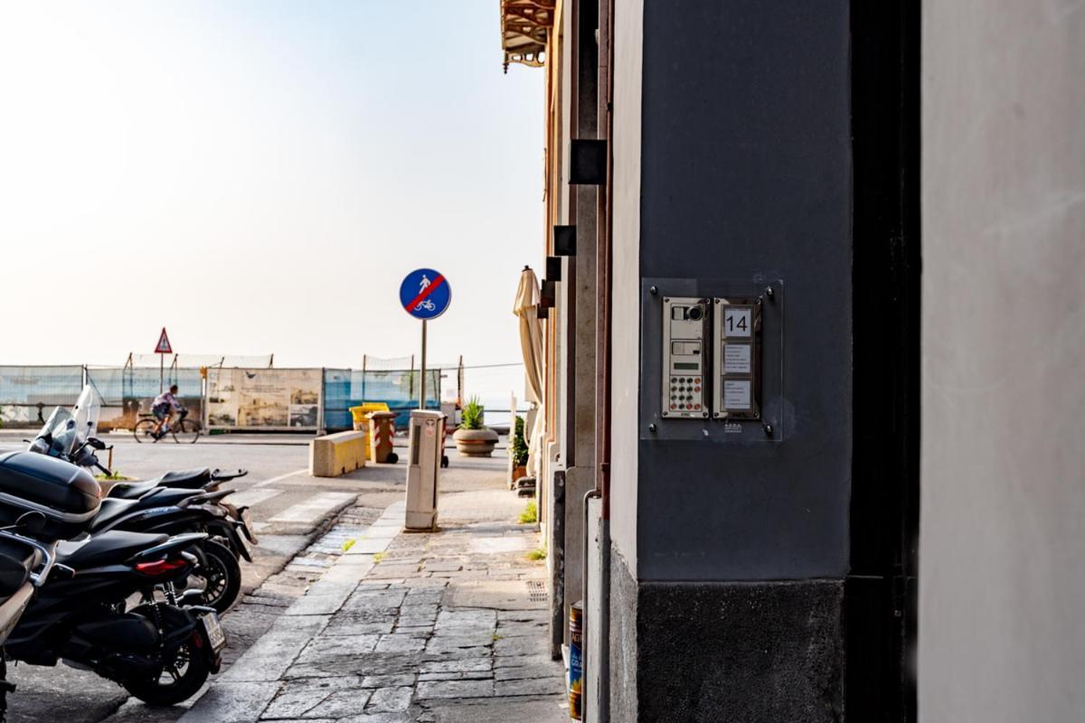 Via Niccolo Tommaseo 14 Lejlighed Napoli Eksteriør billede